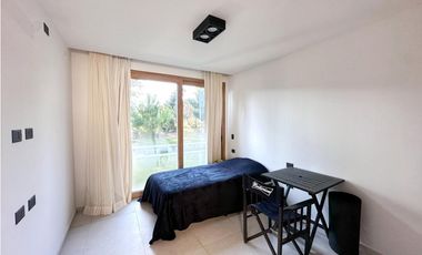 BARRIO PIONEROS-PINAMAR - CASA DE CATEGORIA