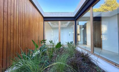 BARRIO PIONEROS-PINAMAR - CASA DE CATEGORIA