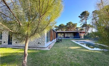 BARRIO PIONEROS-PINAMAR - CASA DE CATEGORIA