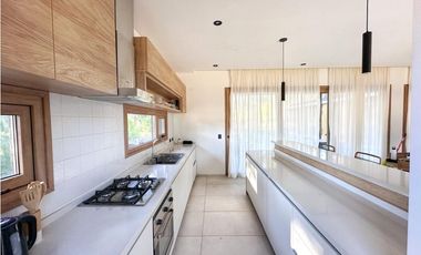 BARRIO PIONEROS-PINAMAR - CASA DE CATEGORIA