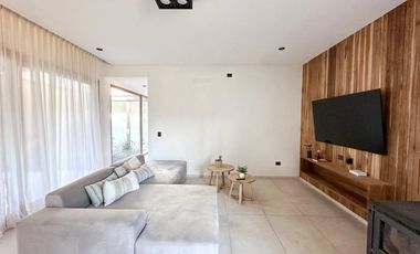 BARRIO PIONEROS-PINAMAR - CASA DE CATEGORIA