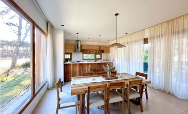 BARRIO PIONEROS-PINAMAR - CASA DE CATEGORIA