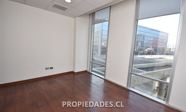 Oficina en Arriendo en Raúl Labbé / Puente Nuevo