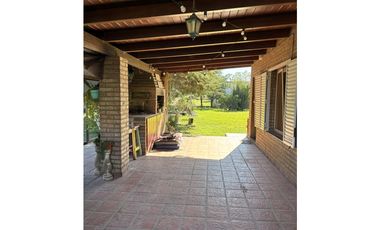 SE VENDE CASA 3 DORM EN B° PINARES - EN CERCANIA A PIEDRAS MORAS