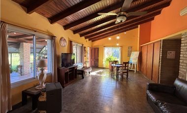 SE VENDE CASA 3 DORM EN B° PINARES - EN CERCANIA A PIEDRAS MORAS