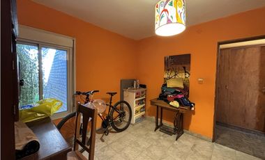 SE VENDE CASA 3 DORM EN B° PINARES - EN CERCANIA A PIEDRAS MORAS