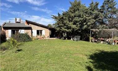 SE VENDE CASA 3 DORM EN B° PINARES - EN CERCANIA A PIEDRAS MORAS