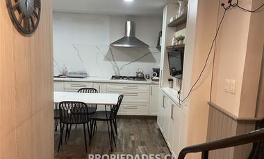 Casa en Arriendo en Cuevas/Metro Ñuble