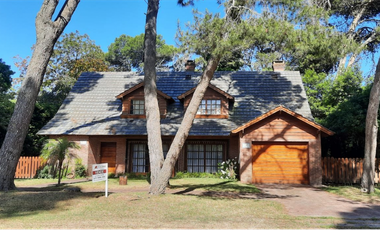 PINAMAR  CASA EOLO - CHALET TRADICIONAL