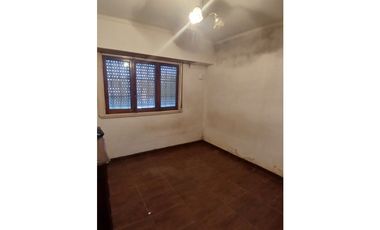 VENTA CHALET  4 AMB. CON DTO 3 AMB AL FONDO  GASCON 7230 APTO CREDITO