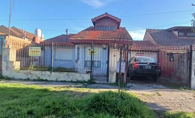 VENTA CHALET  4 AMB. CON DTO 3 AMB AL FONDO  GASCON 7230 APTO CREDITO