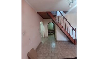 VENTA CHALET  4 AMB. CON DTO 3 AMB AL FONDO  GASCON 7230 APTO CREDITO