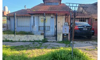 VENTA CHALET  4 AMB. CON DTO 3 AMB AL FONDO  GASCON 7230 APTO CREDITO