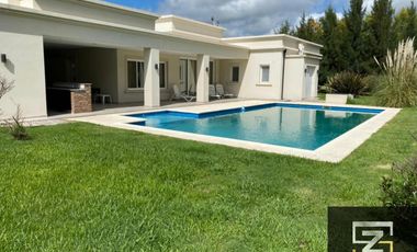 Casa en venta en Barrio Fincas de San Vicente sector Chacras