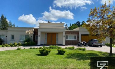 Casa en venta en Barrio Fincas de San Vicente sector Chacras