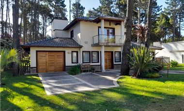 PINAMAR - CASA LOS NIETOS   - MODERNA  Y FUNCIONAL