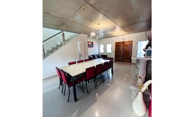 PINAMAR - CASA LOS NIETOS   - MODERNA  Y FUNCIONAL