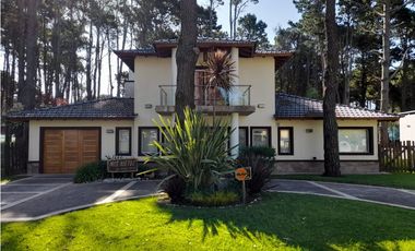 PINAMAR - CASA LOS NIETOS   - MODERNA  Y FUNCIONAL