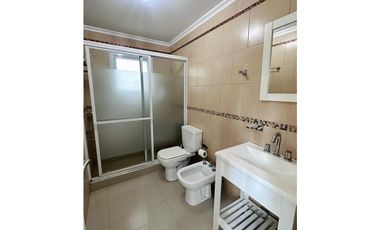 PINAMAR - CASA LOS NIETOS   - MODERNA  Y FUNCIONAL