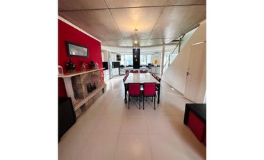 PINAMAR - CASA LOS NIETOS   - MODERNA  Y FUNCIONAL