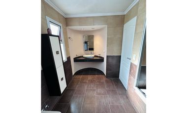 PINAMAR - CASA LOS NIETOS   - MODERNA  Y FUNCIONAL