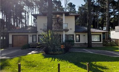 PINAMAR - CASA LOS NIETOS   - MODERNA  Y FUNCIONAL