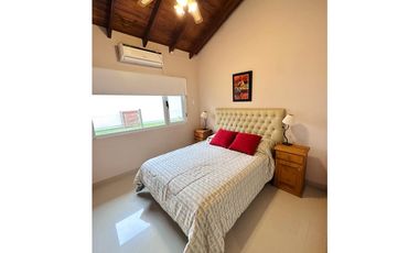 PINAMAR - CASA LOS NIETOS   - MODERNA  Y FUNCIONAL