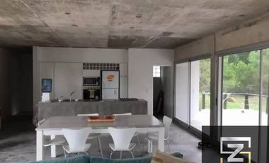 Casa en venta de 5 dormitorios c/ cochera en Costa Esmeralda Deportiva