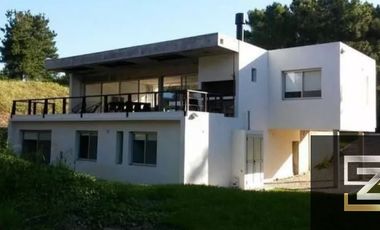 Casa en venta de 5 dormitorios c/ cochera en Costa Esmeralda Deportiva