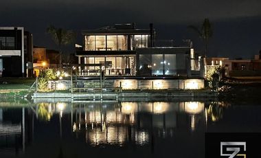 Casa en alquiler temporario de 3 dormitorios c/ cochera en Barrio Privado Terralagos