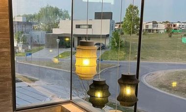 Casa en alquiler temporario de 3 dormitorios c/ cochera en Barrio Privado Terralagos