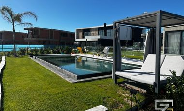 Casa en alquiler temporario de 3 dormitorios c/ cochera en Barrio Privado Terralagos