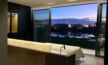 Casa en alquiler temporario de 3 dormitorios c/ cochera en Barrio Privado Terralagos