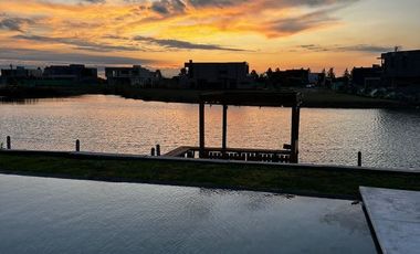 Casa en alquiler temporario de 3 dormitorios c/ cochera en Barrio Privado Terralagos