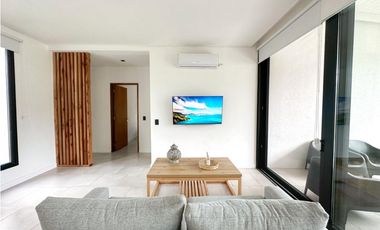 CASA BLANCA EN PINAMAR  SOBRE EL GOLF