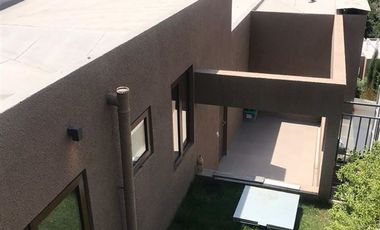 Casa en Venta en Condominio / Arrayan Bajo / Valle Escondido