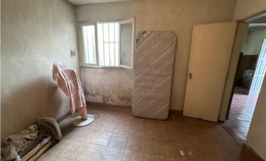 Casa 3 amb. a mejorar. Apto credito. Don Bosco