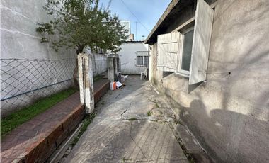 Casa 3 amb. a mejorar. Apto credito. Don Bosco