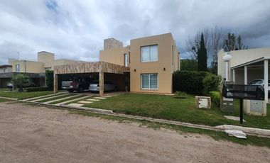 VENTA DE CASA EN Juana Koslay