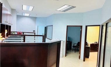 En alquiler local de 130 m2 en el Centro Comercial El Dorado