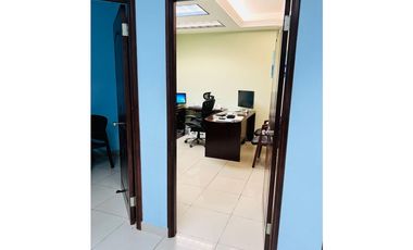 En alquiler local de 130 m2 en el Centro Comercial El Dorado