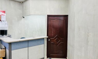 En alquiler local de 130 m2 en el Centro Comercial El Dorado