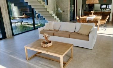 PINAMAR - CASA DE CATEGORIA  TRES CARABELAS