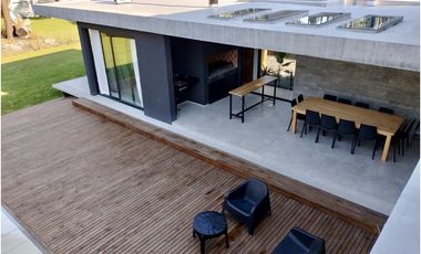 PINAMAR - CASA DE CATEGORIA  TRES CARABELAS