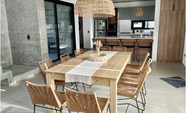 PINAMAR - CASA DE CATEGORIA  TRES CARABELAS