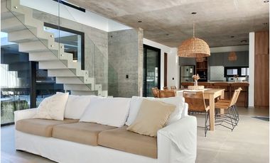 PINAMAR - CASA DE CATEGORIA  TRES CARABELAS