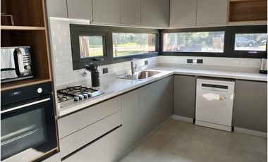 PINAMAR - CASA DE CATEGORIA  TRES CARABELAS