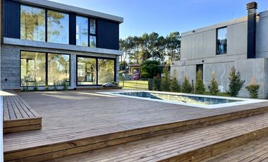 PINAMAR - CASA DE CATEGORIA  TRES CARABELAS