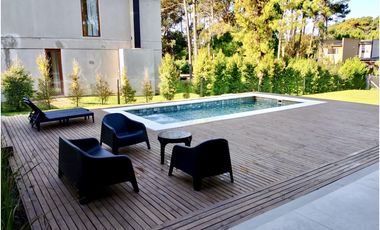 PINAMAR - CASA DE CATEGORIA  TRES CARABELAS