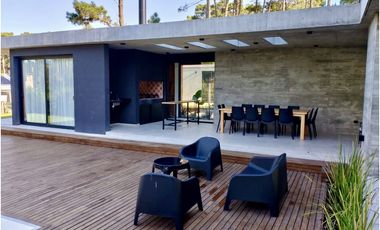 PINAMAR - CASA DE CATEGORIA  TRES CARABELAS